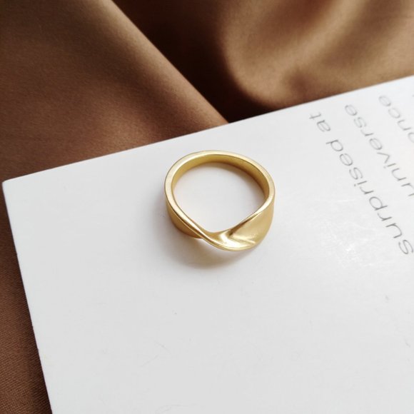 Myth X Dream Jewelry - LAST ONE 💖Golden Minimalistic Ring